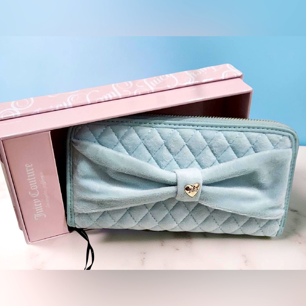 Juicy Couture NWT Aqua Blue Quilted Velvet-Like Zip Around Wallet (P098)